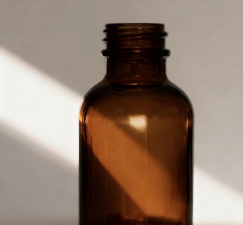 Transparan utawa coklat? Kawicaksanan ilmiah ing mburi Reagen Warna Pilihan Botol Transparan utawa coklat? Kawicaksanan ilmiah ing mburi Reagen Warna Pilihan Botol